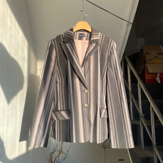 빈티지 색감 핏 좋은 스트라이프 자켓