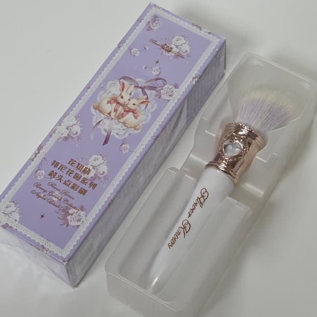 새상품) 플라워노즈 버니 가든 컬렉션 앵글드 블러셔 브러쉬