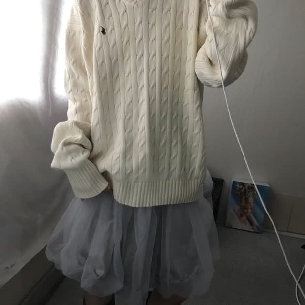폴로 아이보리 브이넥 케이블 니트