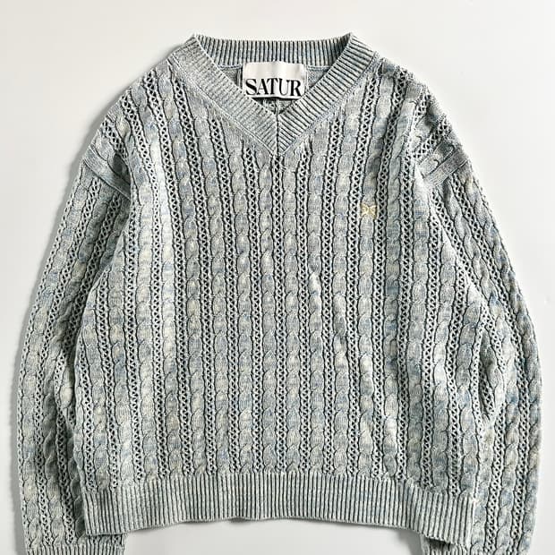 Satur 새터 자수로고 베이비블루 케이블 크로쉐 니트