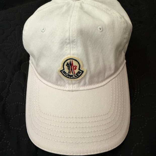 몽클레르 로고 캡 모자 화이트 (BERRETTO BASEBALL)