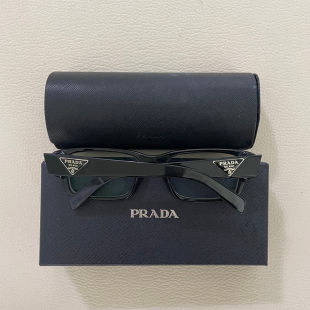 PRADA 블랙 스퀘어 안경