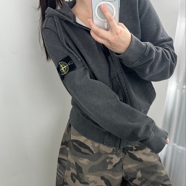 스톤아일랜드 와펜 차콜 후드집업 