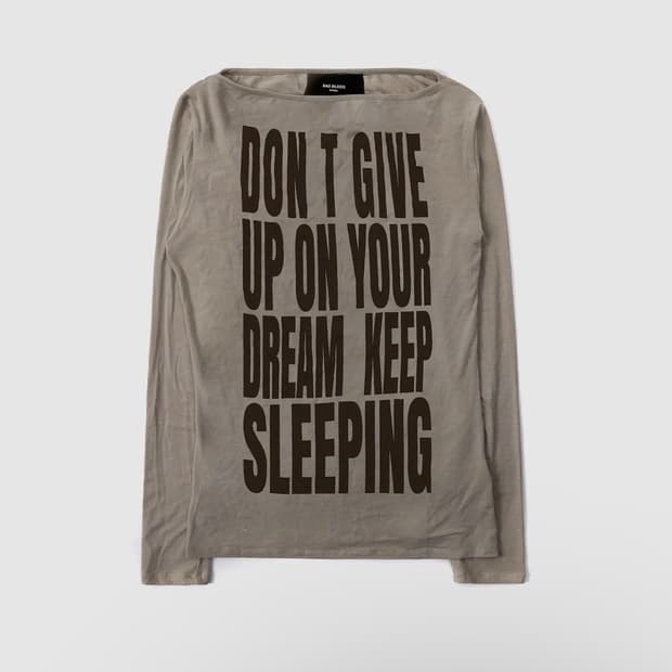 배드블러드 KEEP SLEEPING 보트넥 루즈핏 티 롱슬리브 샌드