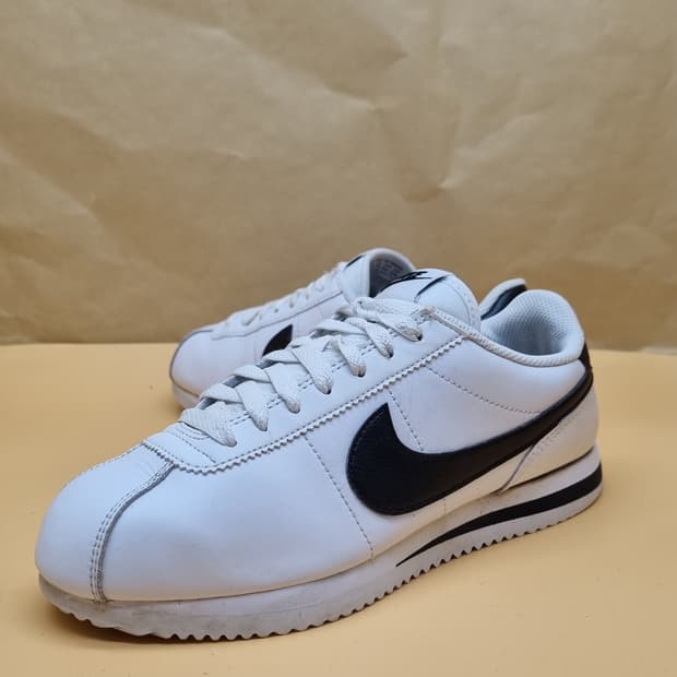 나이키 코르테즈 흰검 여성운동화240 