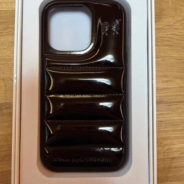 어반소피스티케이션 아이폰 16프로 케이스