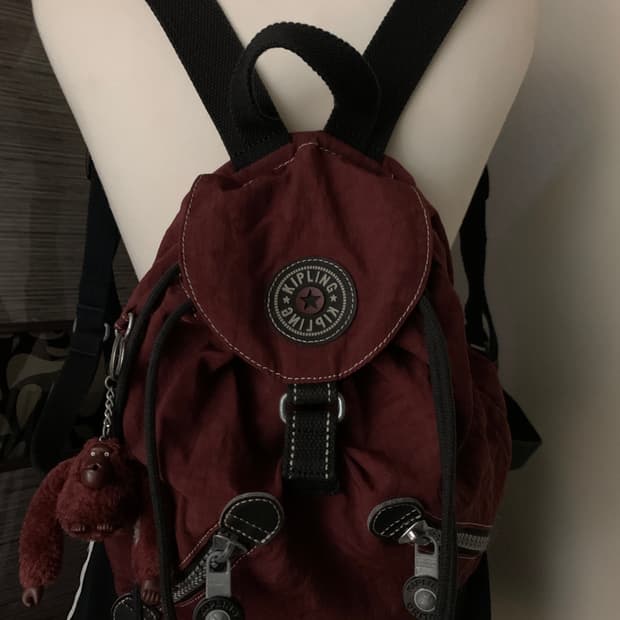 키플링 버건디 백팩