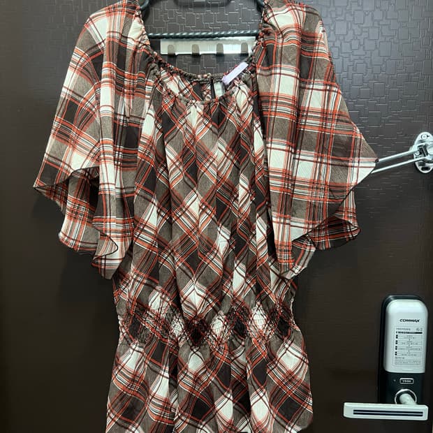 오프숄더 겸 반팔 체크 시스루 블라우스 free