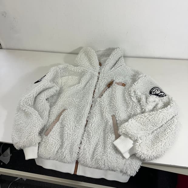 우먼FREE 노스페이스 화이트 뽀글이 후리스자켓