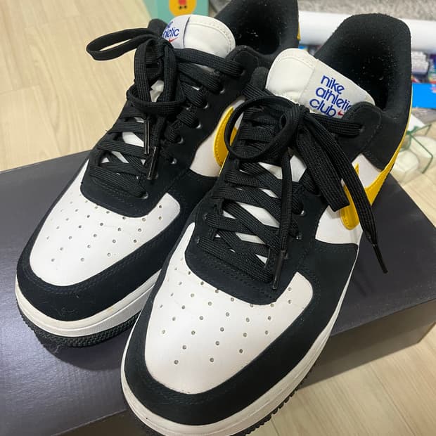 나이키 애슬래틱 270 