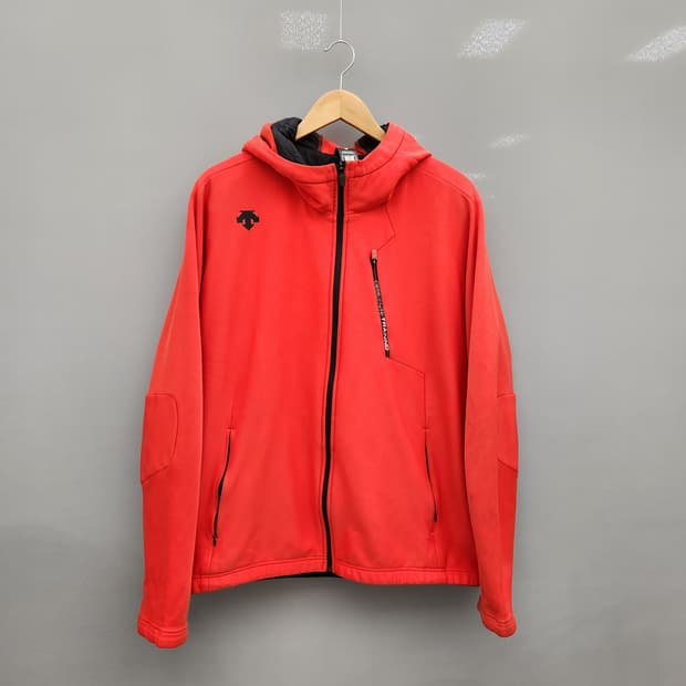 데상트 로고 트랙탑 져지