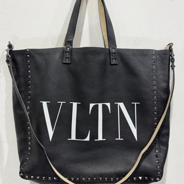 발렌티노 VLTN 리버시블 레더 토트백 정품