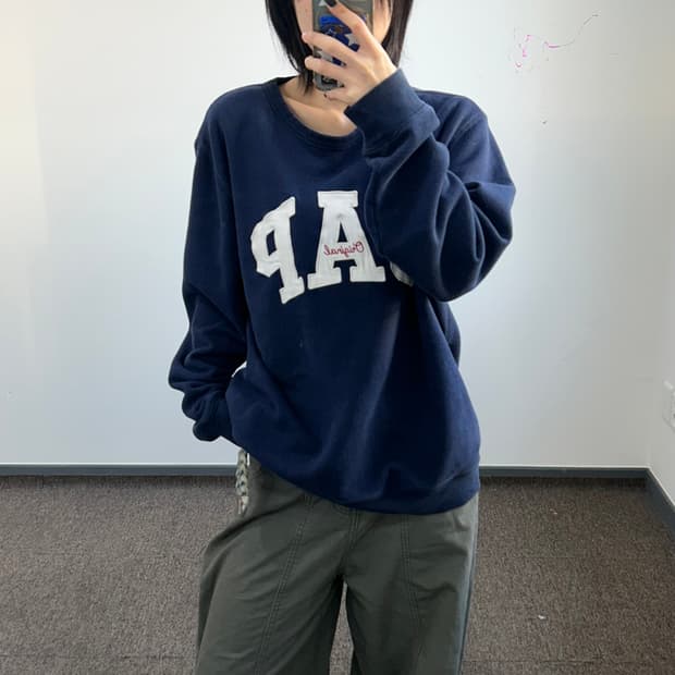 GAP 갭 화이트로고 네이비 맨투맨