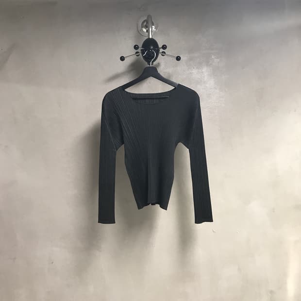 이세이 미야케 플리츠 플리즈 롱 슬리브 블랙 3(W)