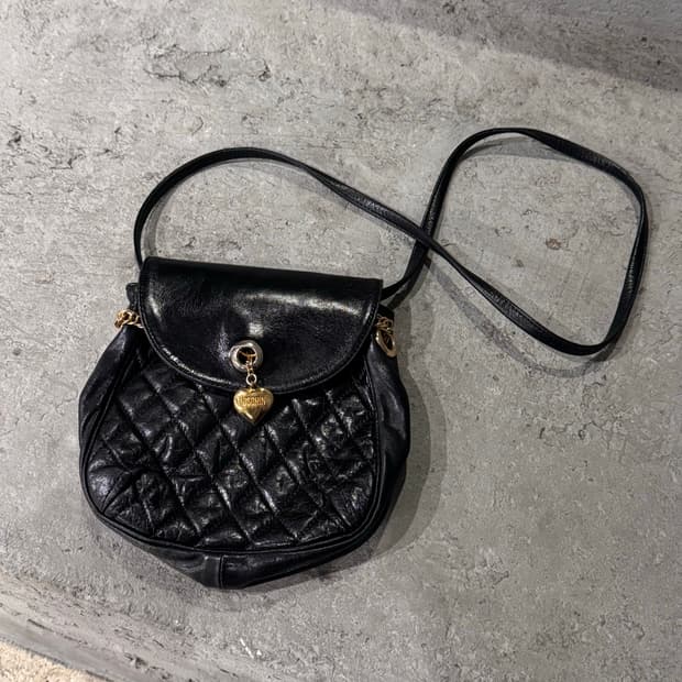 Moschino 모스키노 퀼팅 가죽 크로스백 