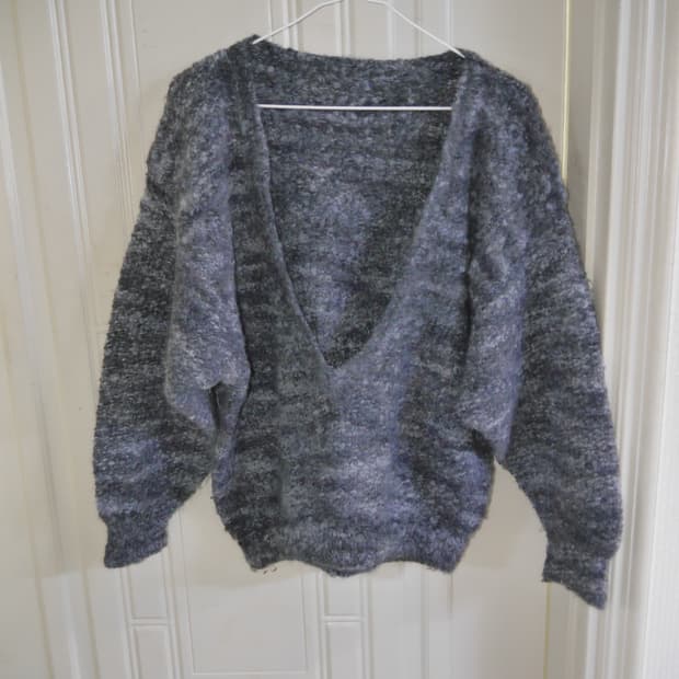 V neck knit
