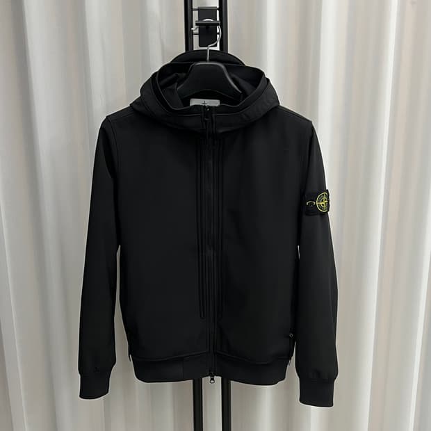 스톤아일랜드 소프트쉘 바람막이 블랙 (S)