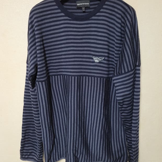 엠포리오 아르마니 니트