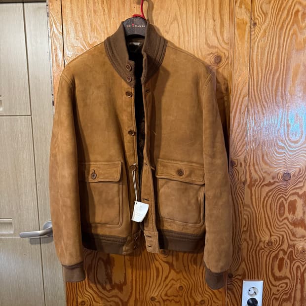 브루넬로 쿠치넬리 A-1 스웨이드 보머 자켓 판매 합니다.