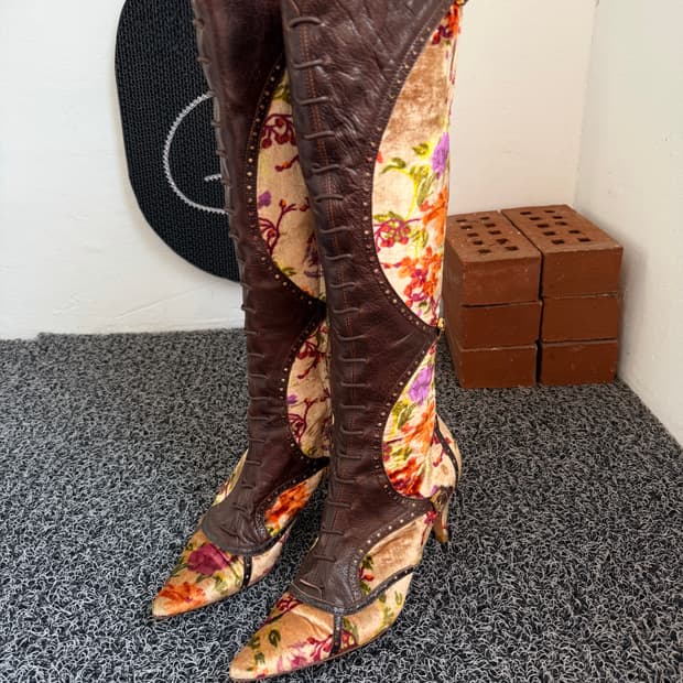 에트로(ETRO) 빈티지 플로럴 벨벳 & 레더 롱 부츠 (36.5)