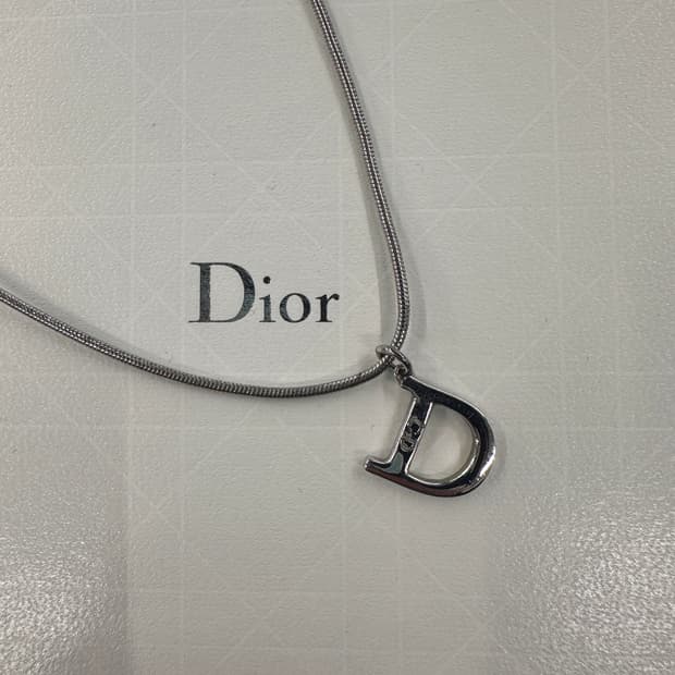 크리스찬 디올 D로고 목걸이