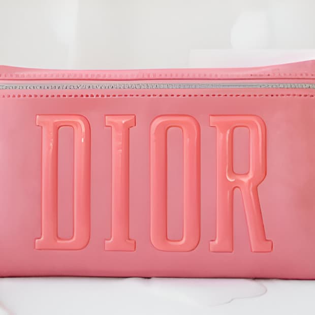 디올(Dior) 핑크 스웨이드 파우치 (새제품)