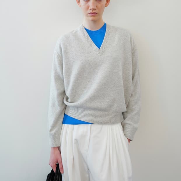 문달 딥 브이넥 멜란지 그레이 m