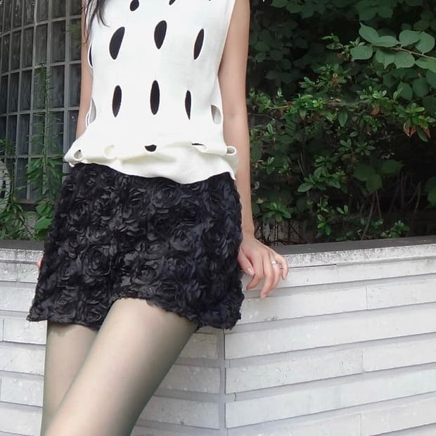 Rose point short pants / black