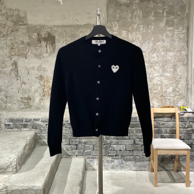 꼼데가르송 플레이 블랙 화이트 하트 와펜 울 가디건