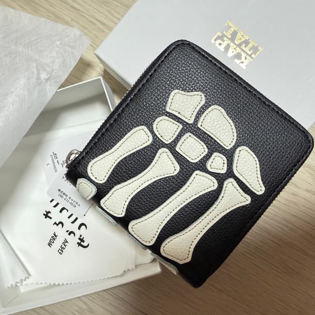 캐피탈 본 지갑 팝니다!