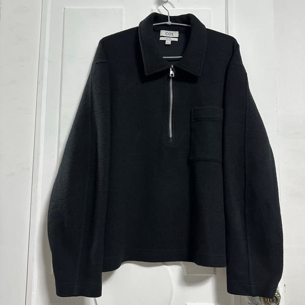 코스 COS 울 하프집업 폴로
