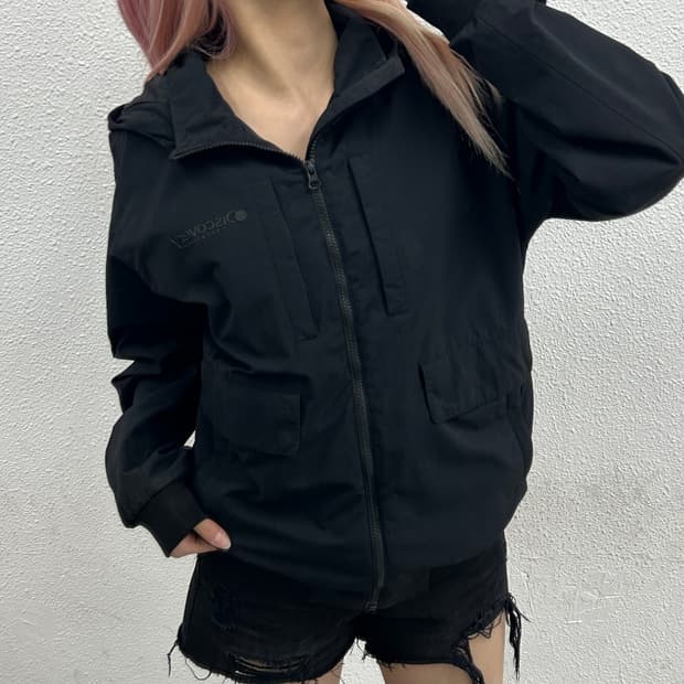디스커버리 로고 블랙 후드 바람막이 95