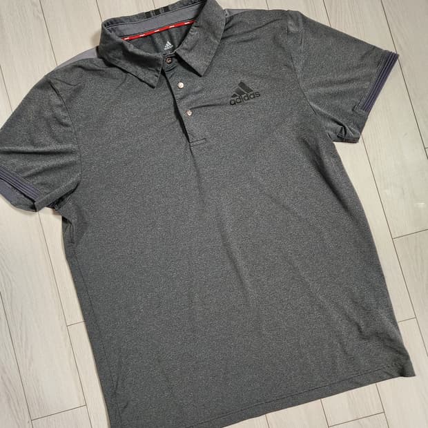새상품급)아디다스 골프 카라 폴로티 사이즈L

오염 하자없이 깨끗해요^^