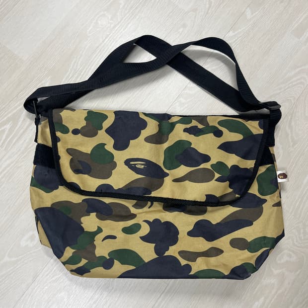 베이프 BAPE 카모 숄더백
