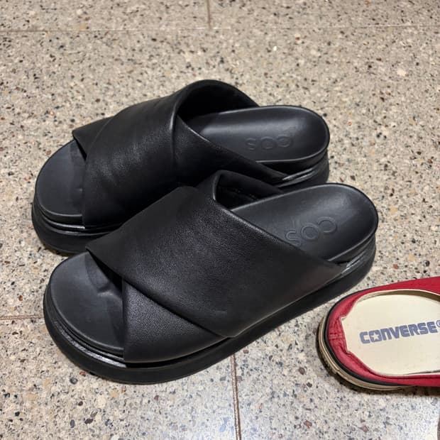 cos 플랫폼 슬라이드 36 여성