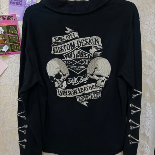 밴슨레더 스컬자수 긴팔티