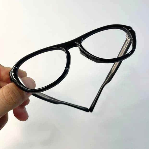 젠틀몬스터 오아 OAA 01 안경테 뿔테