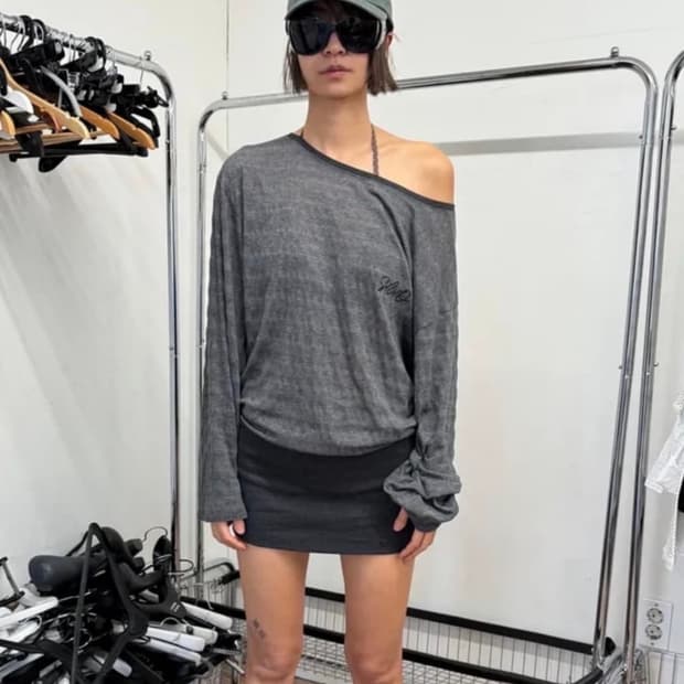 SEO RIBBED HEM OFF-SHOULDER TOP CHARCOAL