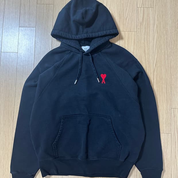 아미 스몰 하트로고 후드 블랙