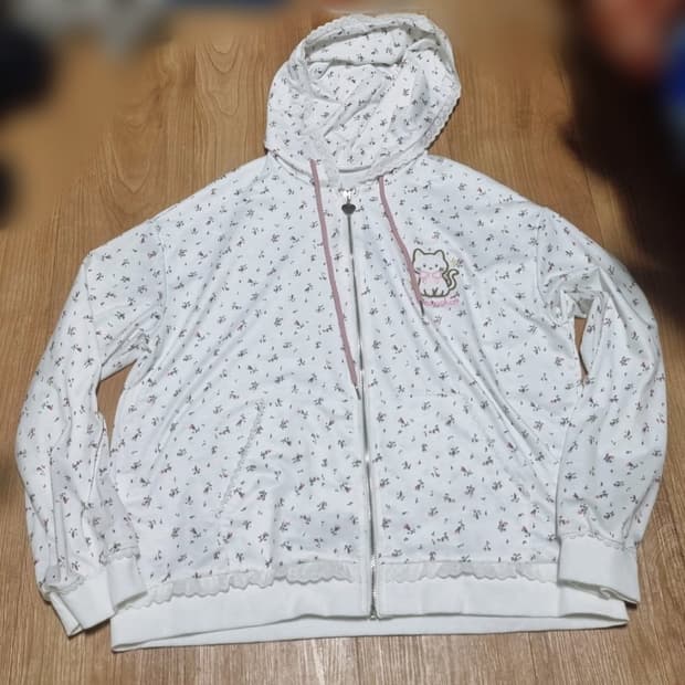 빈티지 자수 꽃무늬 후드집업 모리걸