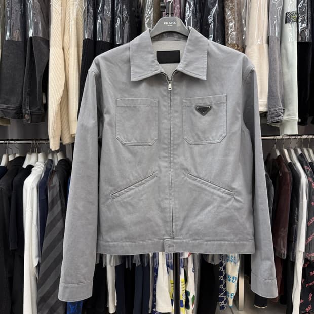 [리오브전포점] 신형 프라다 삼각로고 그레이 블루종 자켓