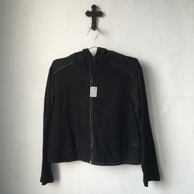 Punching point hood zip up