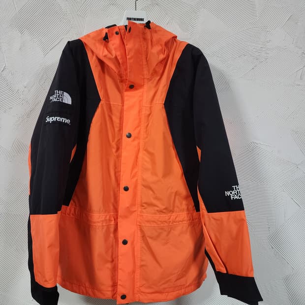 슈프림 x 노스페이스 오렌지 바람막이