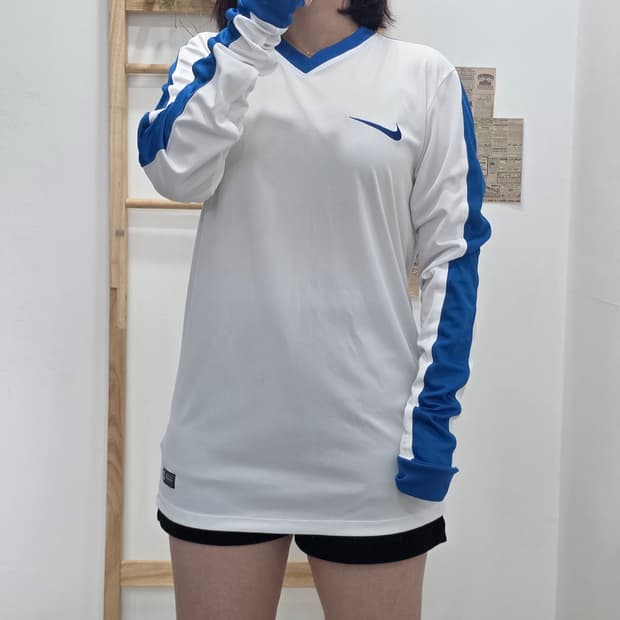 [프립]M/나이키 드라이핏 브이넥 긴팔 티셔츠