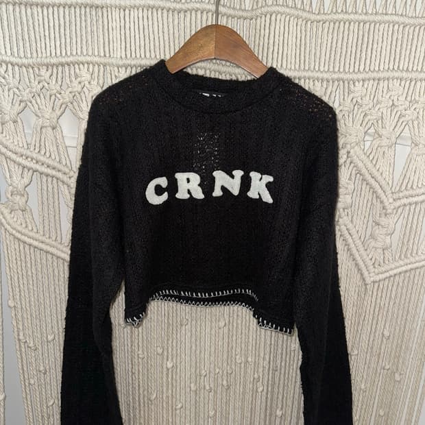 레터링 크롭 니트 탑