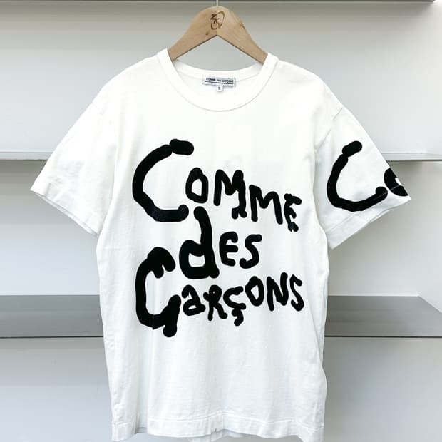 꼼데가르송 AD.2023 알리샤 예프 티셔츠