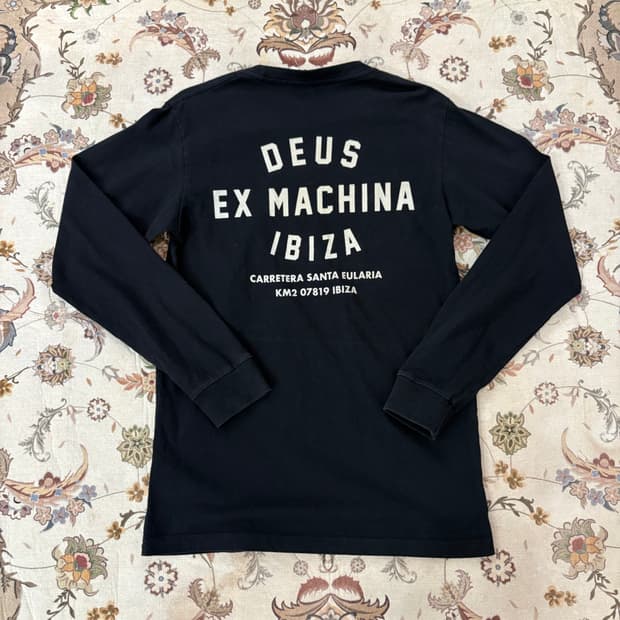 데우스엑스마키나 이비자 롱슬리브