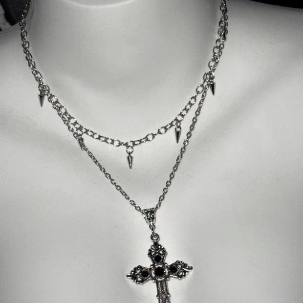 GOTHIC CROSS NECKLACE