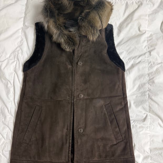 프라다(Prada) 코요테 모피 베스트 브라운 여성 40