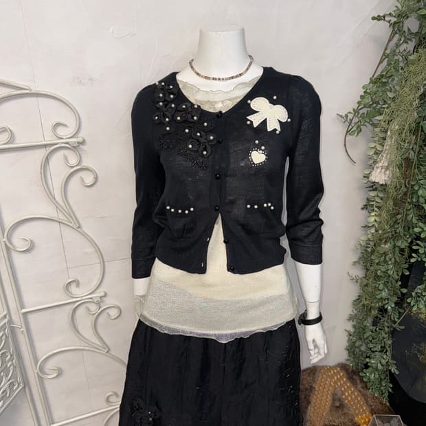 Black ribbon flower pearl half cardigan 